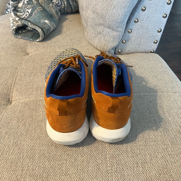 Size 11 Nike Roshe Run - Picture 4 of 6